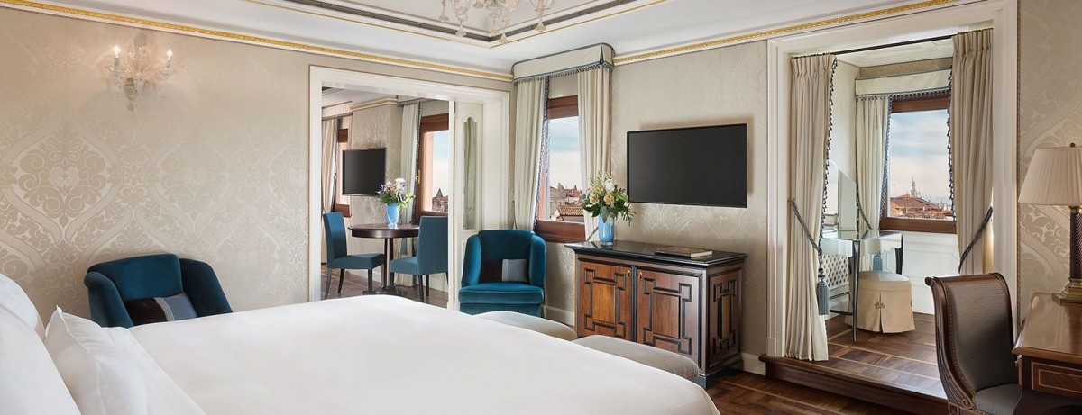 DELUXE TERRACE SUITE