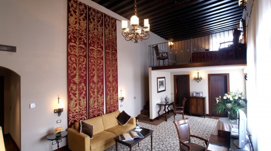 SUITE WITH LAGOON VIEW