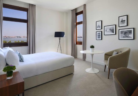 DE LUXE ROOM
