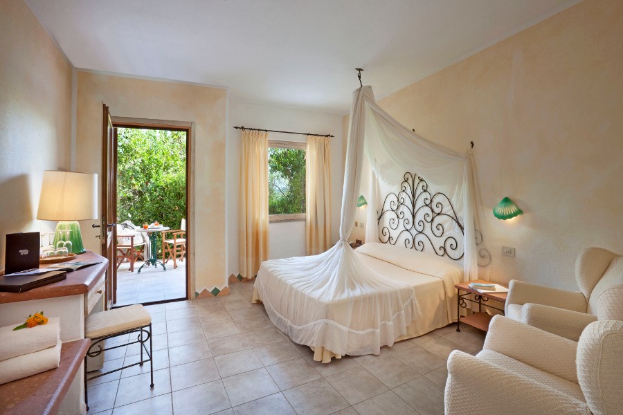 SINGLE ROOM