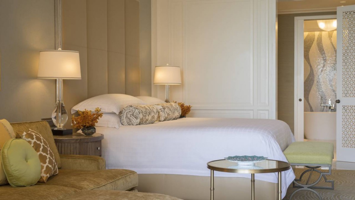PREMIER SKYLINE ROOM