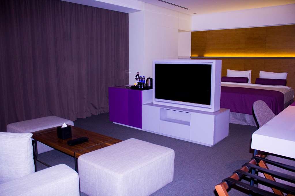 DELUXE ROOM 1 KING BED