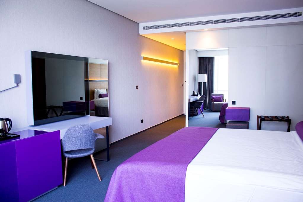EXEC FLOOR 3 BEDROOMS SUITE LAGOON VIEW 2 KING BEDS 2 SINGLE BEDS