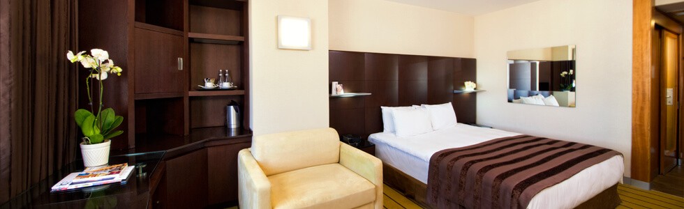 DELUXE ROOM