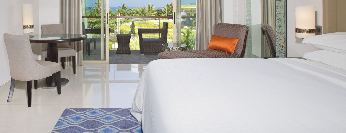 DELUXE OCEAN FRONT ROOM