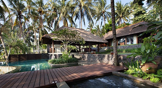 KAYUMANIS SUITE