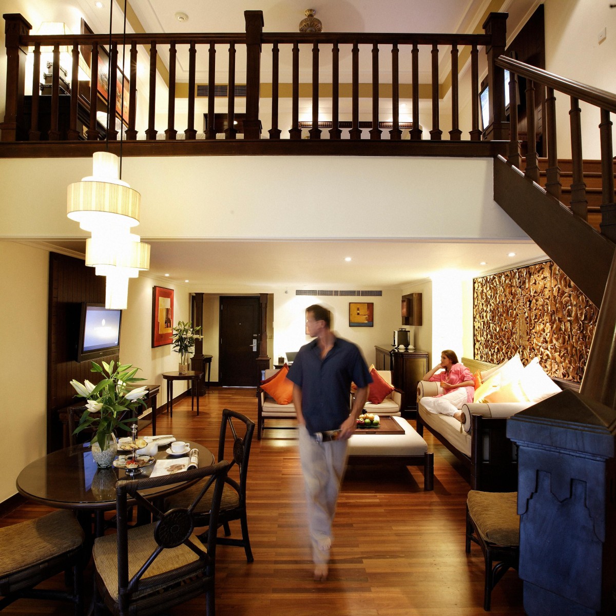 EXECUTIVE ROOM