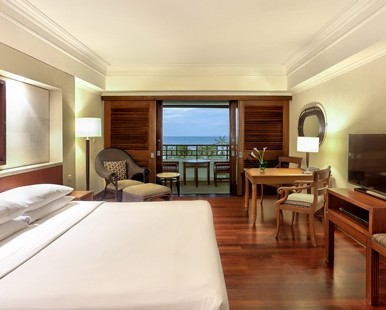 KING PREMIUM OCEAN FRONT