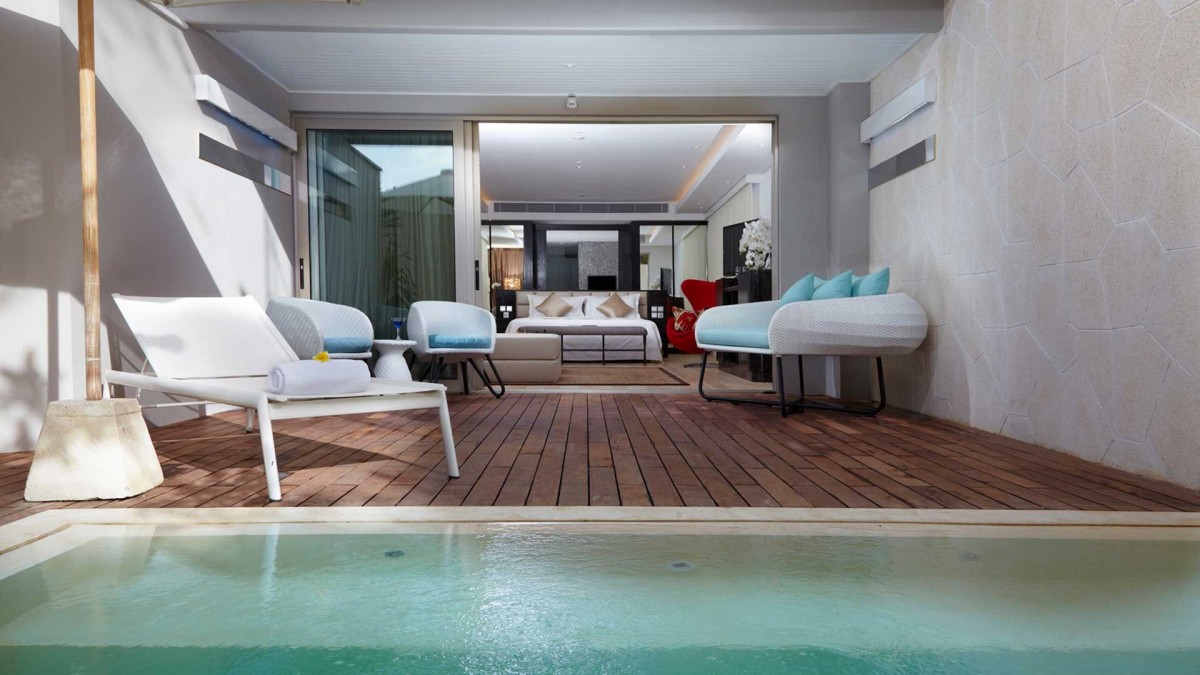 DELUXE SUITE  PLUNGE POOL